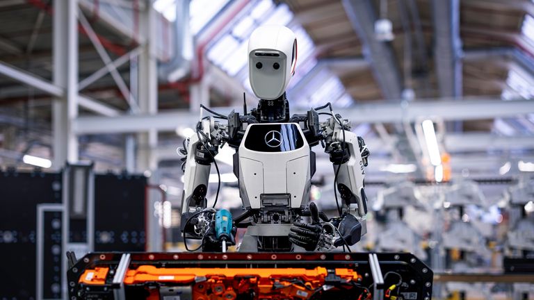 Humanoid Robot Revolutionizes Real-World Tasks with Groundbreaking Development